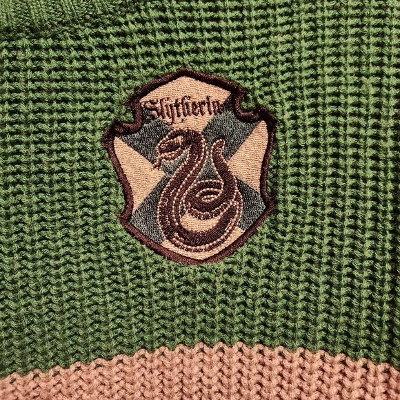 Harry Potter Slytherin Quidditch Sweater - Picture 3 of 5
